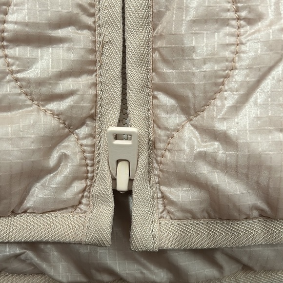 J. Crew Womens Layering Vest Primaloft Rose Gold size XS- like new - Picture 13 of 15